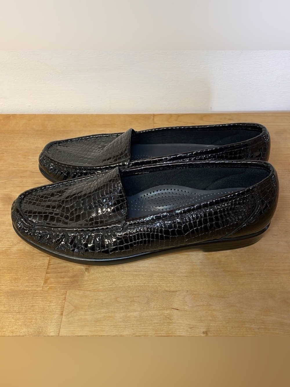 SAS Simplify comfortable loafers in black croc work/casual leather women size 9